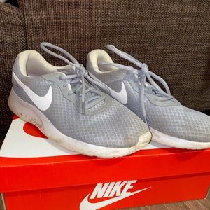 Nike Tanjun Sneakers